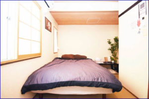 ホステル（ゲストハウス[日本]/ドミトリー）の個室 ゲスト2人 ワンルーム ベッド1台 2共用バスルーム