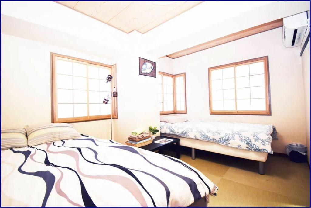 ホステル（ゲストハウス[日本]/ドミトリー）の個室
ゲスト3人
ワンルーム
ベッド2台
2共用バスルーム