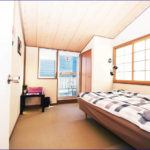 ホステル（ゲストハウス[日本]/ドミトリー）の個室 ゲスト3人 ワンルーム ベッド1台 2共用バスルーム
